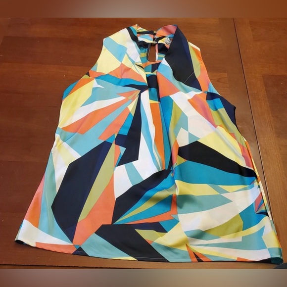 Worthington ladies sleeveless blouse is size Large. - Picture 6 of 7